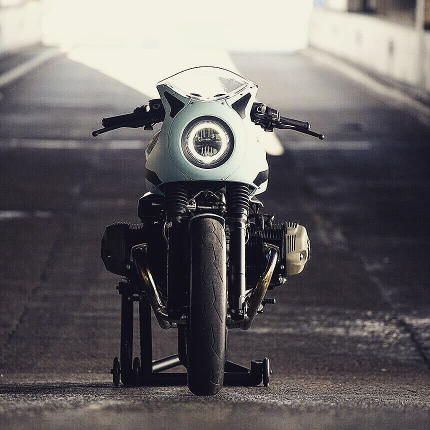 El kit de faro led que tú #ninetracer necesita encuéntralo en en Absolut Motorcraf! #bmwcustom #bmwninet #ninet #r1200gs #caferacer #caferacerbarcelona #boxer #airhead #jvbmoto